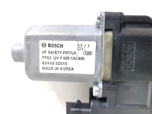 Hyundai i40 (2011–2026) Front door window regulator motor 824503Z010 - 2