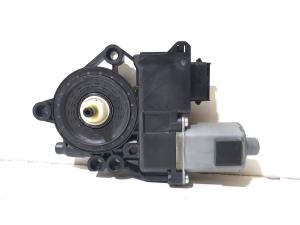 Hyundai i40 (2011–2026) Esiukse aknatõstuki mootor 824603Z010 - 2