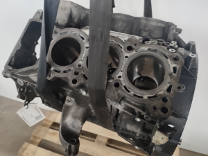  Engine block 