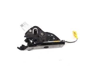 Charnière de capot moteur - 4M0823302B