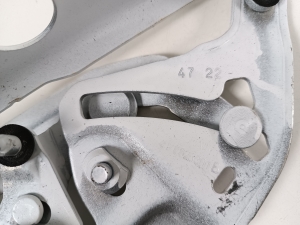 AUDI Q7 (2015–2026) Hood hinge 4M0823301B - 2
