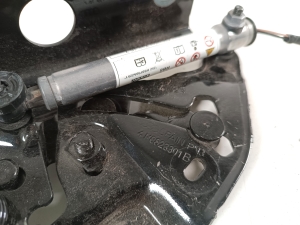 AUDI Q7 (2015–2026) Hood hinge 4M0823301B - 2