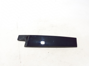   Tagumise külgukse klaasi välimine liist  - 822831252R 