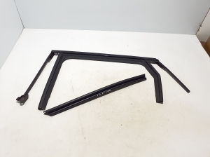   Rear side door seal on the door  - 823312168R 