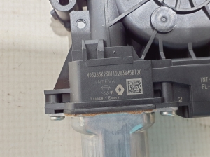 RENAULT Austral (2022–2026) Front door window regulator motor 430115D0 - 3