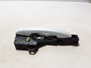 RENAULT Austral (2022–2026) Front door external opening handle and its details - 4