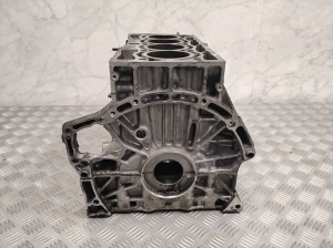  Engine block 