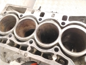  Engine block 