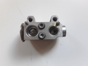  Air conditioner hose valve 