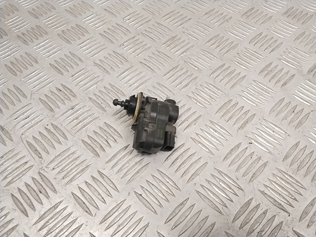 TOYOTA Yaris 3 generation (2010-2019) Fényszórószintező motor, bal 90013783 25812559