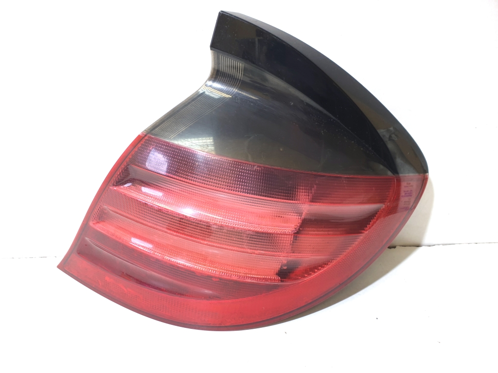 Mercedes Benz CLK-Class 208 (1997–2002) Tagumine nurgatuli A2038200664 Mercedes Benz CLK-Class 208 (1997–2002) Tagumine nurgatuli A2038200664