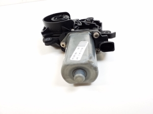 AUDI A8 D4 (2010–2017) Tagumise külgukse servosulgur 4F0837059 - 3