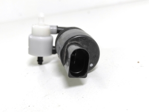 BMW X1 F48 (2015–2022) Front windshield washer pump 7388349 - 2