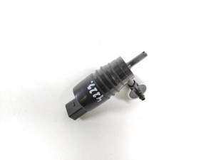 BMW X1 F48 (2015–2022) Front windshield washer pump 7388349 - 3