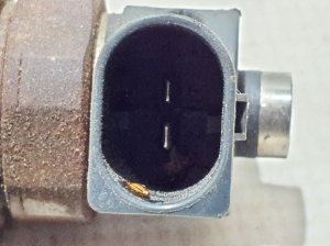  Fuel injector 