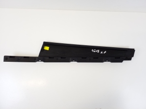 AUDI A8 D4 (2010–2017) Esiukse liist 4H0837901 - 2