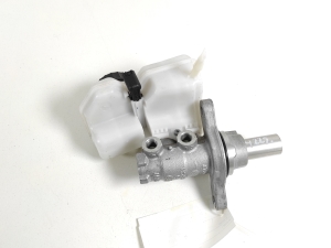  Master cylinder 