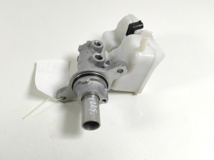  Master cylinder 