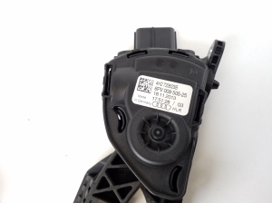 AUDI A8 D4 (2010–2017) Accelerator pedal 4H2723523B - 3