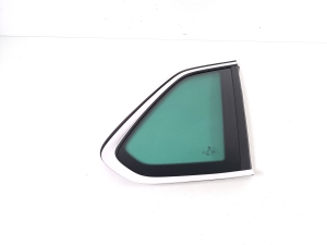 Aizmugurējā spārna sānu stikls - 5NA845042P