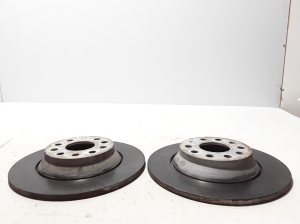 Volkswagen Passat B8 (2014–2023) Tagumine piduriketas 3Q0615601 - 3