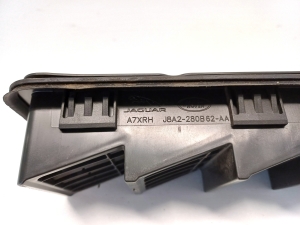 Land Rover Velar (2017–2026) Rear fender vent grille J8A2-280B62-AA - 4