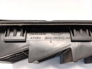 Land Rover Velar (2017–2026) Rear fender vent grille J8A2-280B62-AA - 4