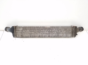   Starpdzesētāja radiators 