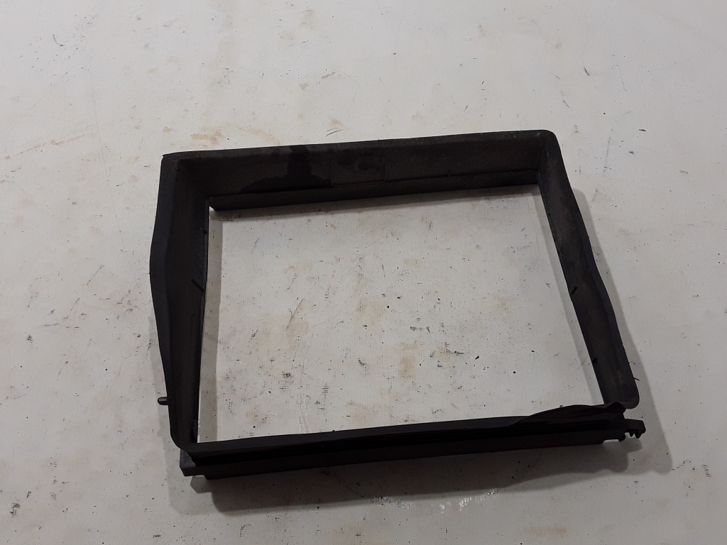 RENAULT Megane 3 generation (2008-2020) Radiatora gaisa novirzītājs 215598406R 25866414