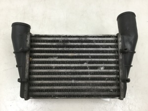 Volkswagen Passat B5 (1997–2005) Ladeluftkühler 058145805B - 2
