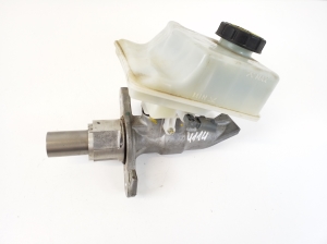  Master cylinder 