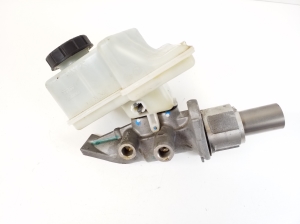  Master cylinder 