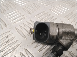  Fuel injector 