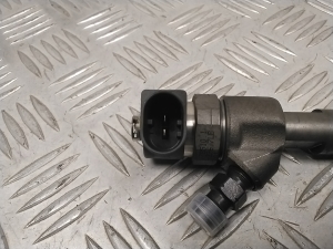  Fuel injector 