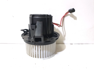 Mercedes Benz E-Class W212 (2009–2015) Salongi puhuri mootor V7771001 - 4