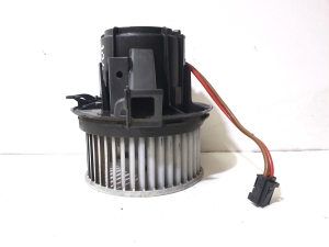 Mercedes Benz C-Class 204 (2007–2014) Salongi puhuri mootor V7771001  W204LL2 - 2