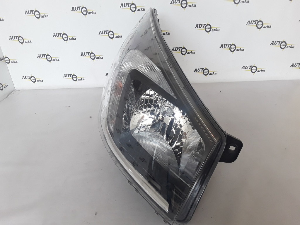 OPEL Vivaro B (2014-2019) Front Right Headlight 260102107R 23775449