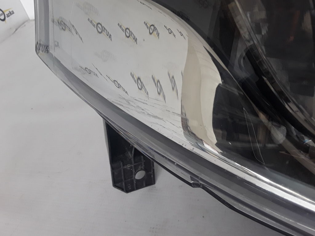 OPEL Vivaro B (2014-2019) Front Right Headlight 260102107R 23775449