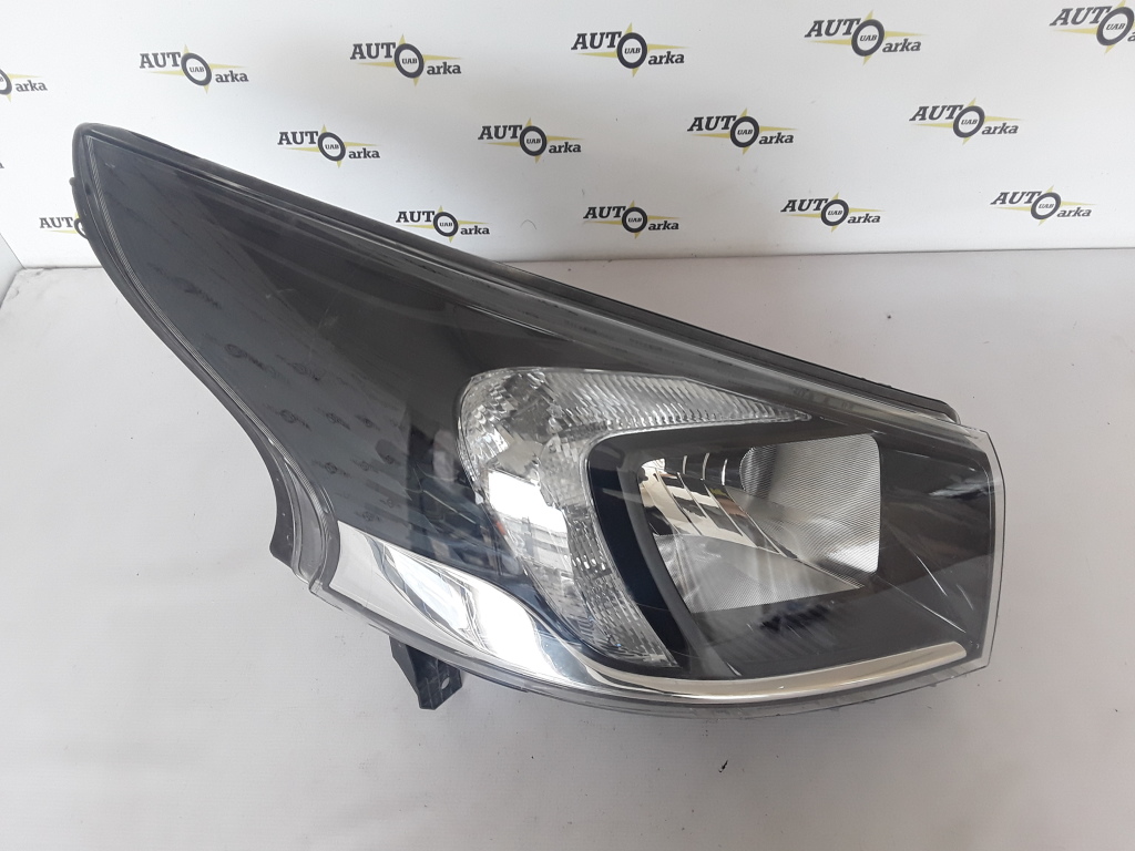 OPEL Vivaro B (2014-2019) Front Right Headlight 260102107R 23775449