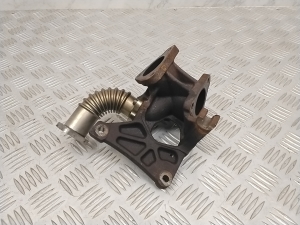  Exhaust manifold 