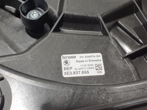 Skoda Octavia IV (2019–2026) Front door window regulator 5E3837655 - 3