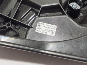 Skoda Octavia IV (2019–2026) Front door window regulator 5E3837656 - 2
