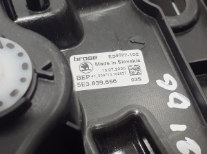 Skoda Octavia IV (2019–2026) Rear side door window regulator 5E3839656 - 2