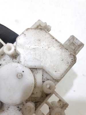 Mitsubishi Outlander (2002–2006) Trunk lid lock - 2
