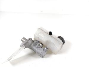  Master cylinder 