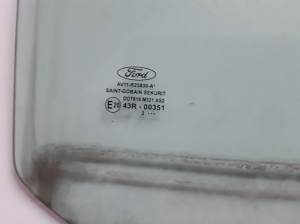 Ford B-MAX (2012–2018) Aizmugurējo sānu durvju trīsstūrveida stikls AV11R25830A - 2