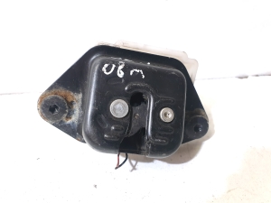 Trunk lid lock