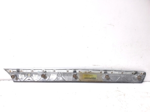 Mercedes Benz ML-Class 164 (2005–2011) Zierleisten der hinteren Seitentüren A1647303322 - 4