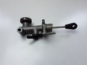 Hyundai i20 (2008–2014) Brake master cylinder 585101J100 - 2