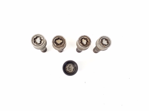  Wheel nuts, bolts 